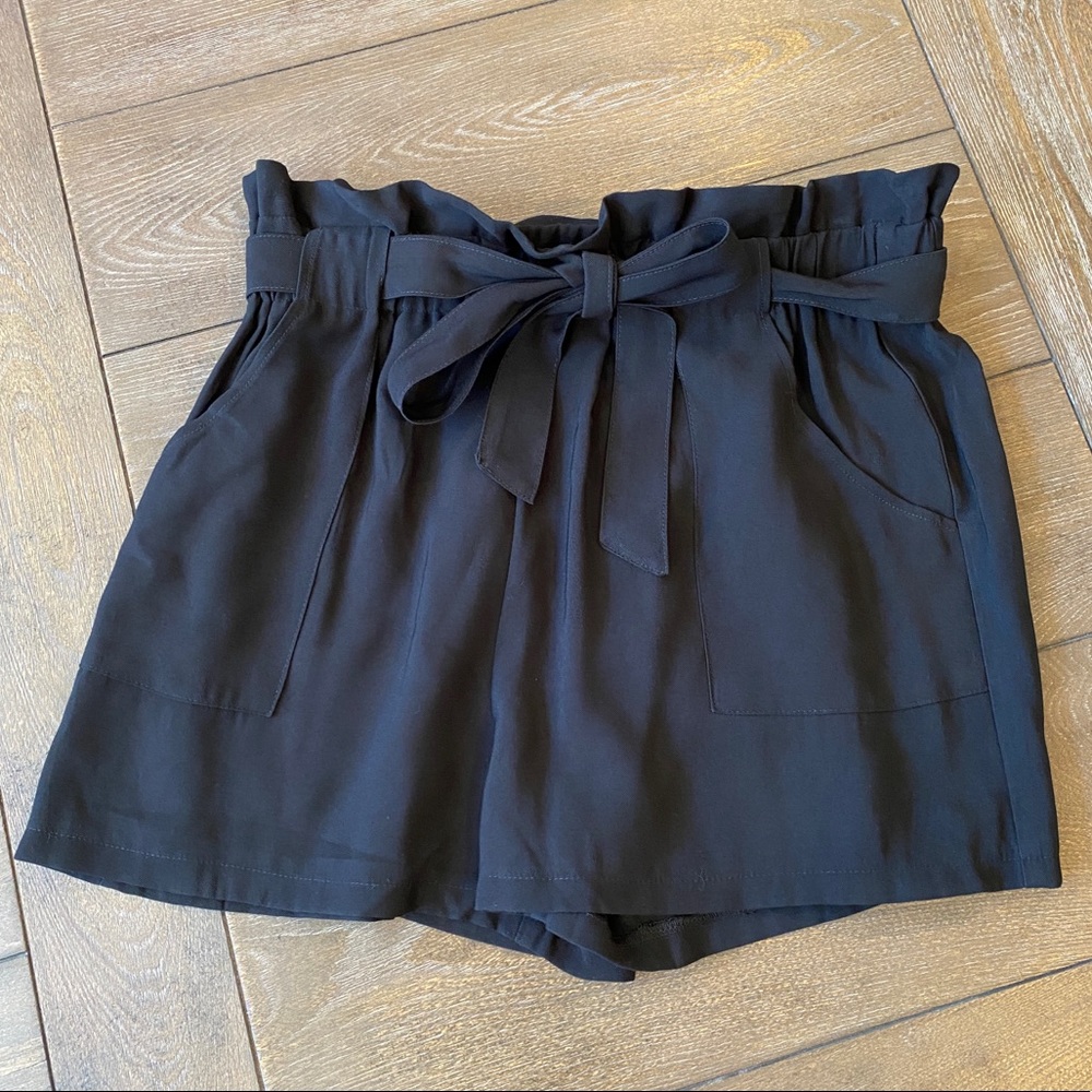 NWT - Gilli Paperbag Shorts